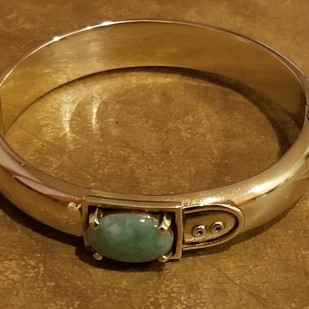 RARE VINTAGE SIGNED GUMPS BUCKLE HONG KONG 14K GOLD GREEN JADE BRACELET BANGLE